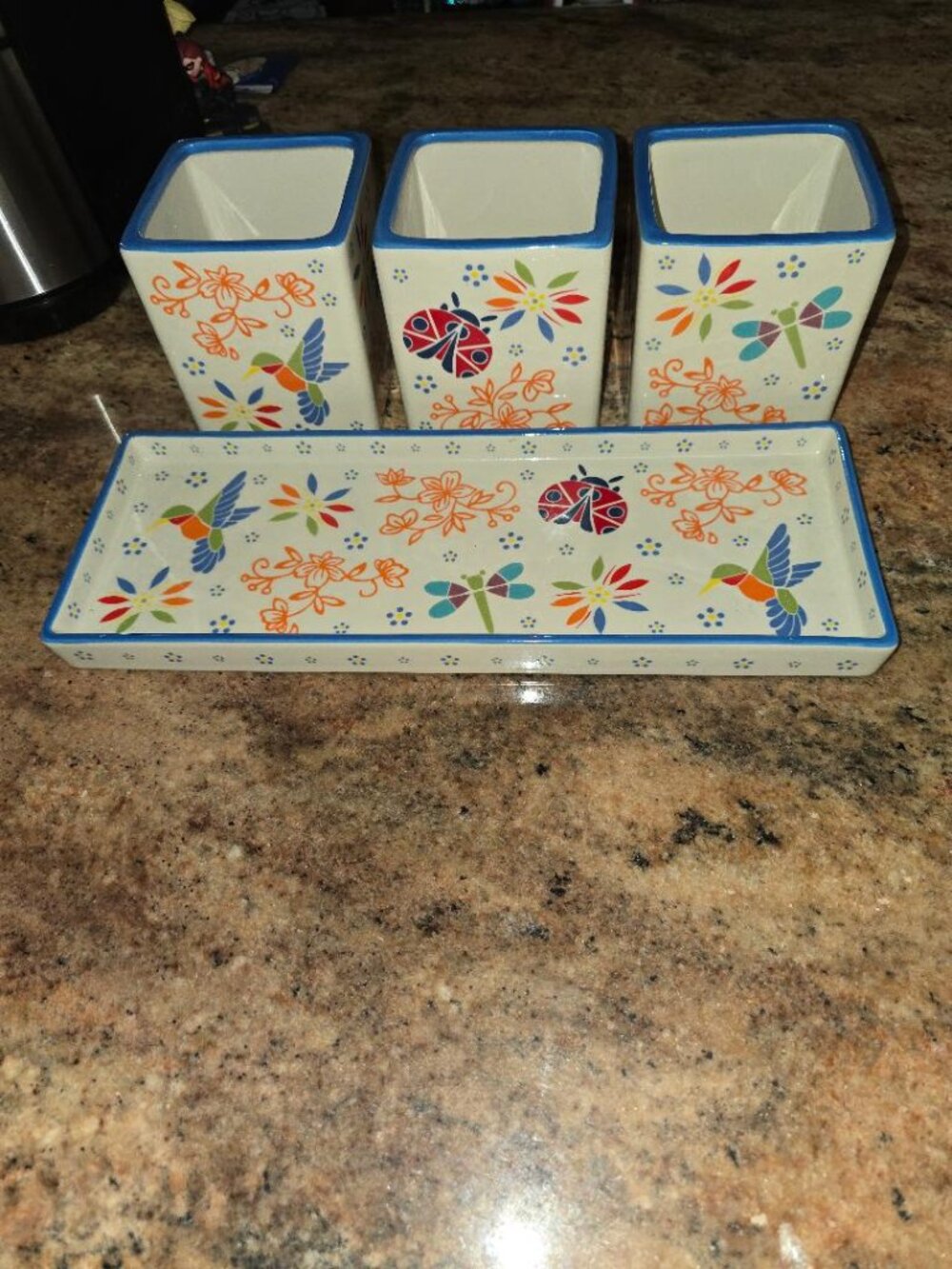Temp-tations by Tara 4-Piece Set Includes 3 Planters and Tray EUC - Picture 2 of 8